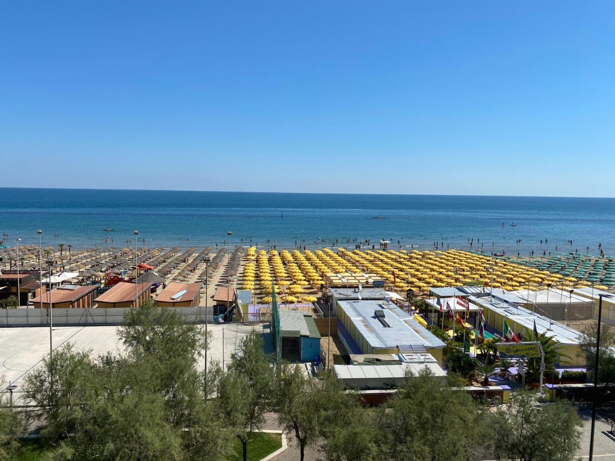 Hotel Nettuno Πέζαρο Εξωτερικό φωτογραφία