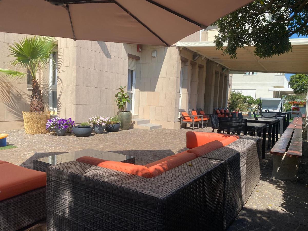 Hotel Nettuno Πέζαρο Εξωτερικό φωτογραφία