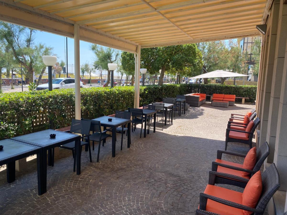Hotel Nettuno Πέζαρο Εξωτερικό φωτογραφία
