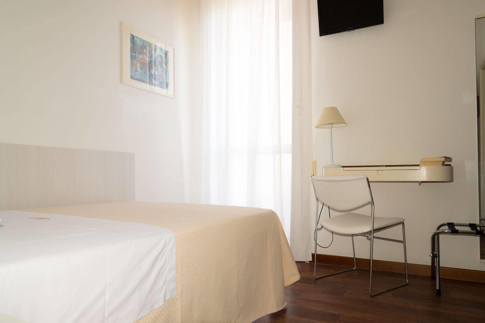 Hotel Nettuno Πέζαρο Εξωτερικό φωτογραφία