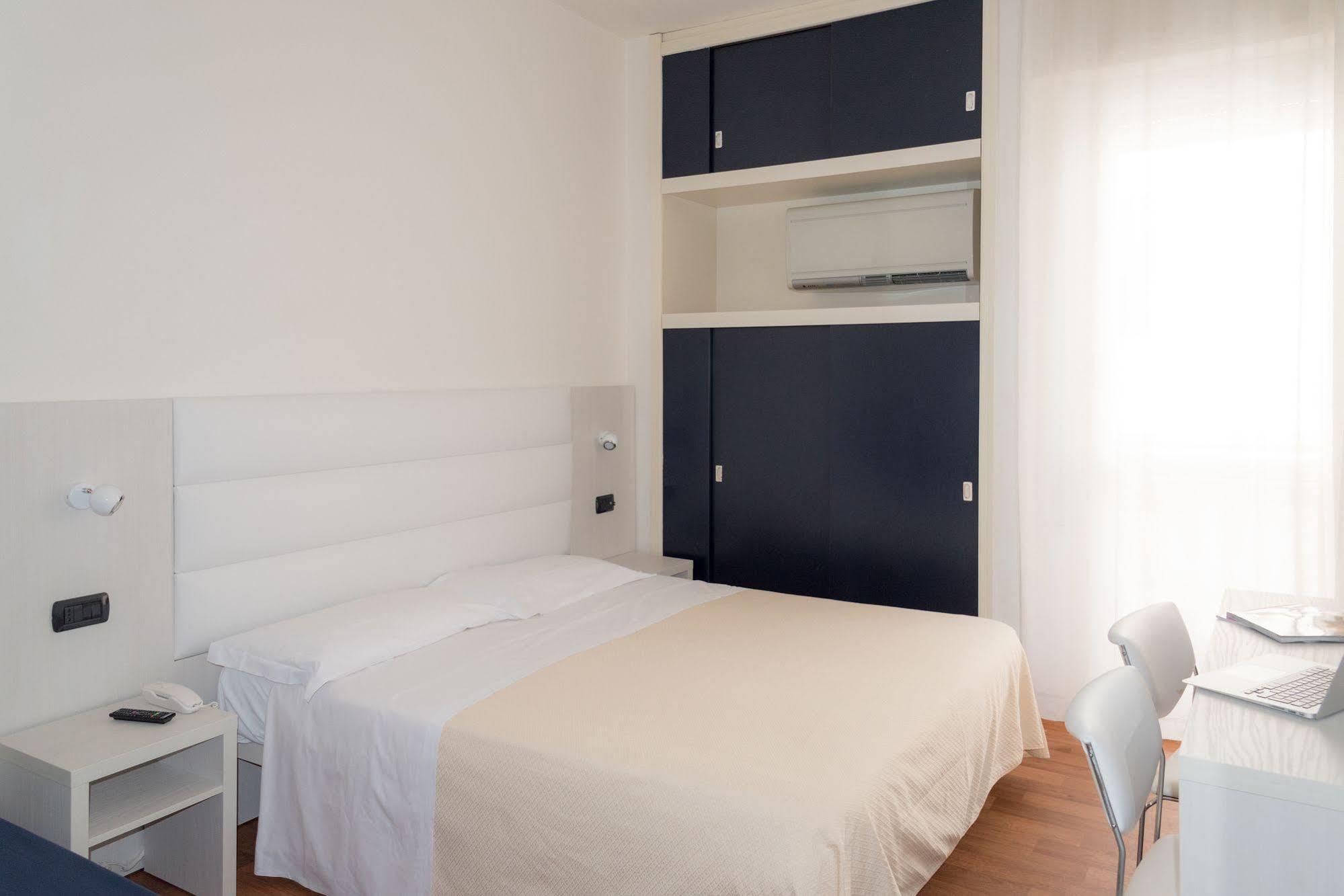Hotel Nettuno Πέζαρο Εξωτερικό φωτογραφία