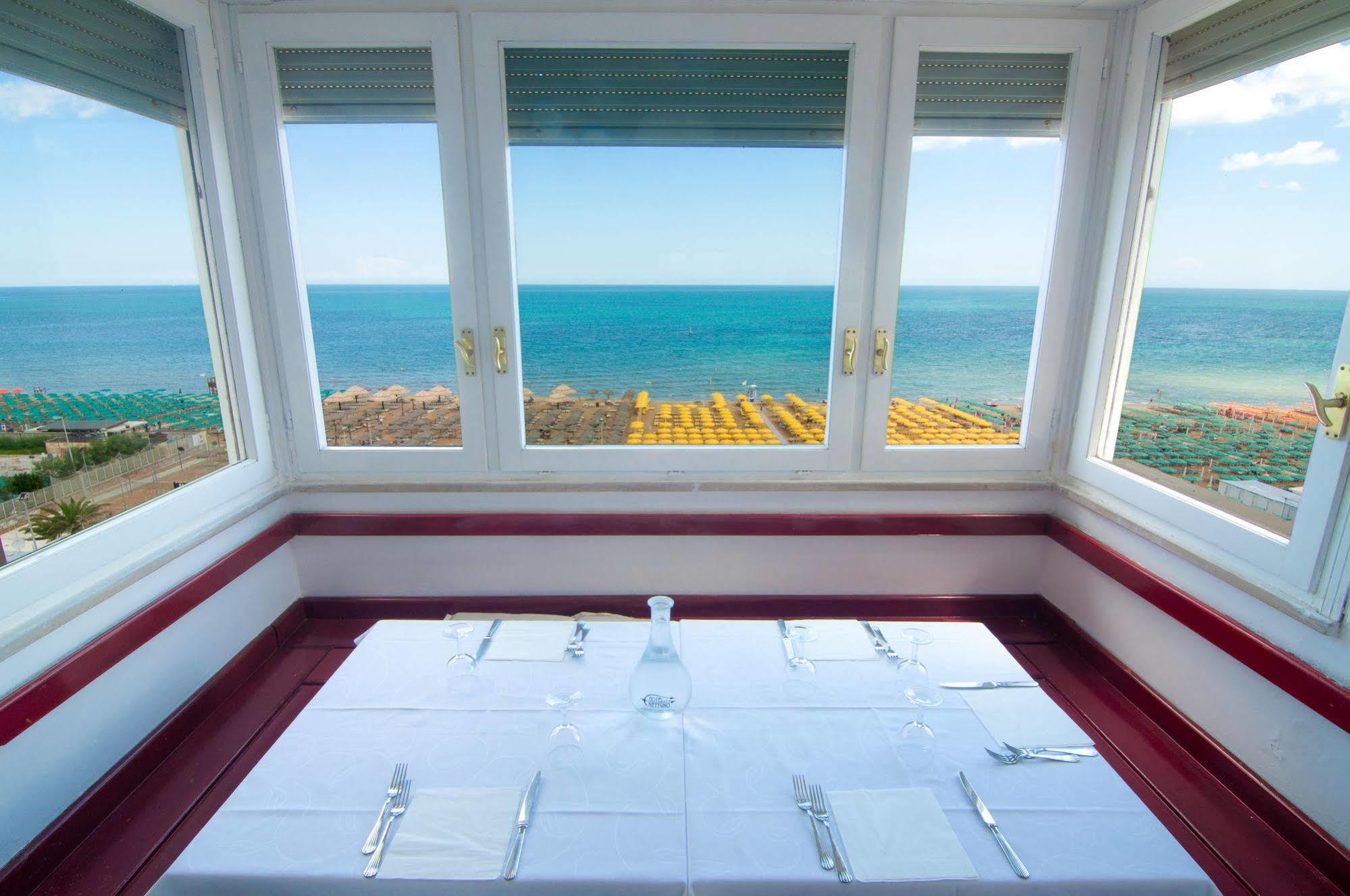 Hotel Nettuno Πέζαρο Εξωτερικό φωτογραφία